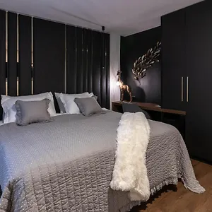 Premium Old Town Apartment